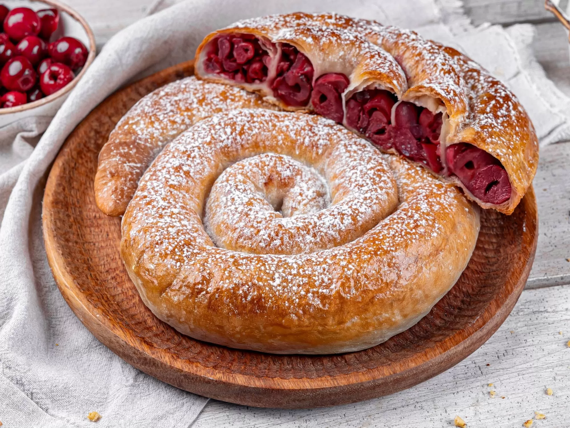 Молдавская плацынта с вишней