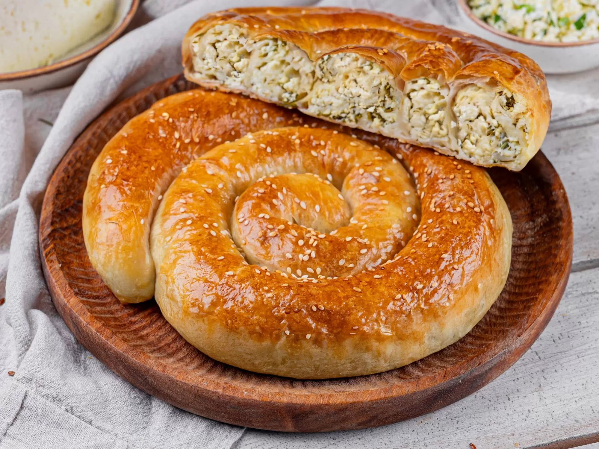 Молдавская плацында с овечьей брынзой и зеленью