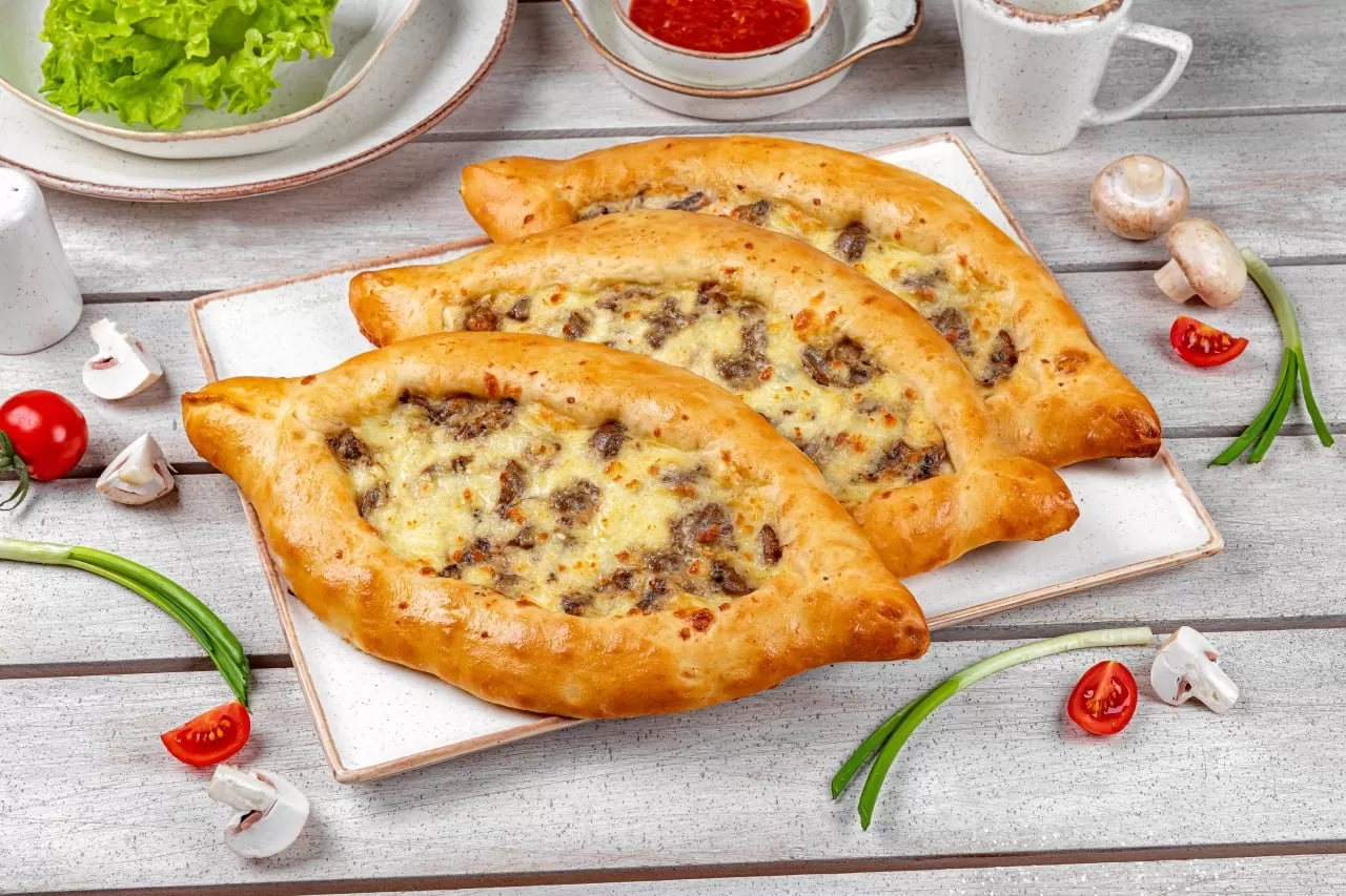 Khachapuri cu ciuperci