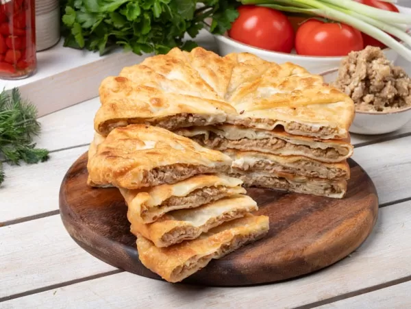 Pan-fried placindas with chicken meat
