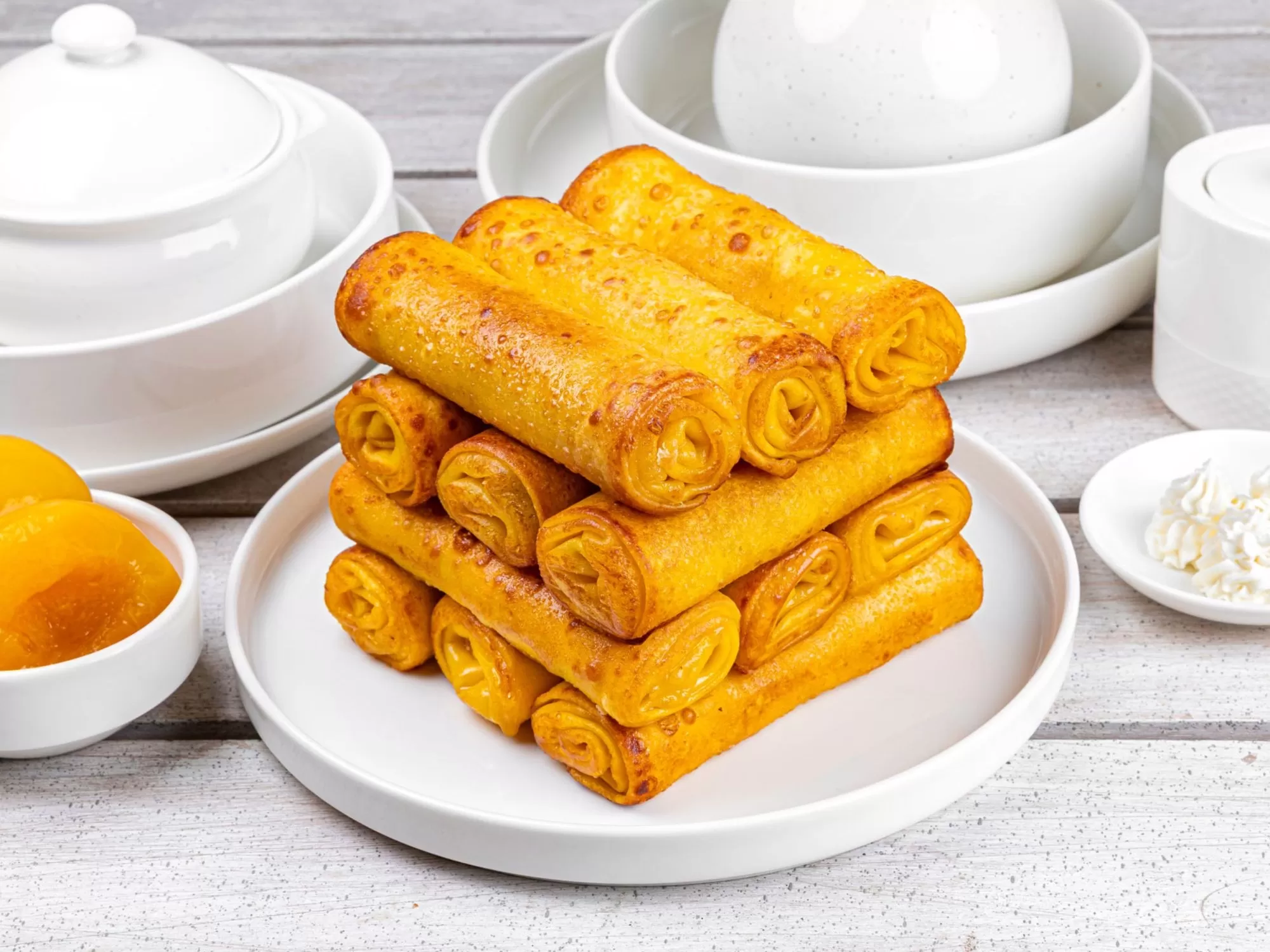 Clătite gratinate cu piersică și sos cremos 