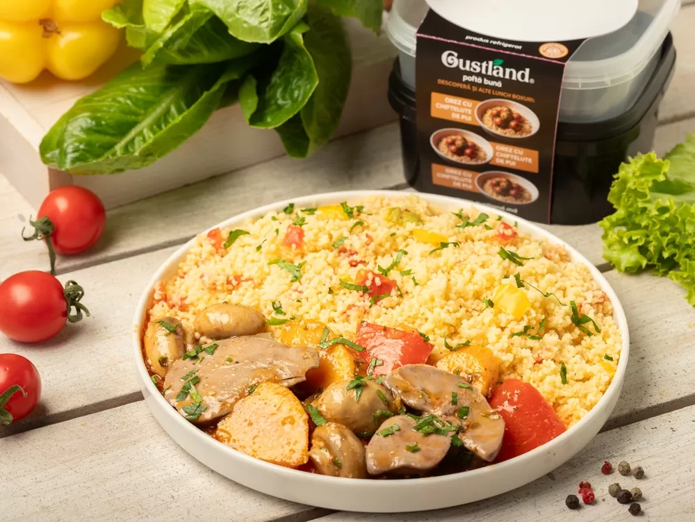 Lunch box Couscous cu ficat de pui si legume 