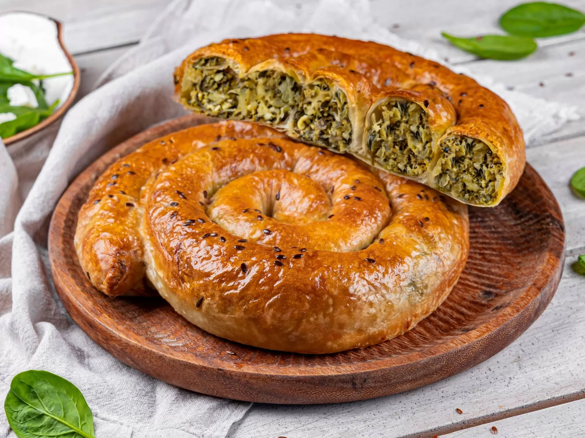 Молдавская плацынта со шпинатом и брынзой