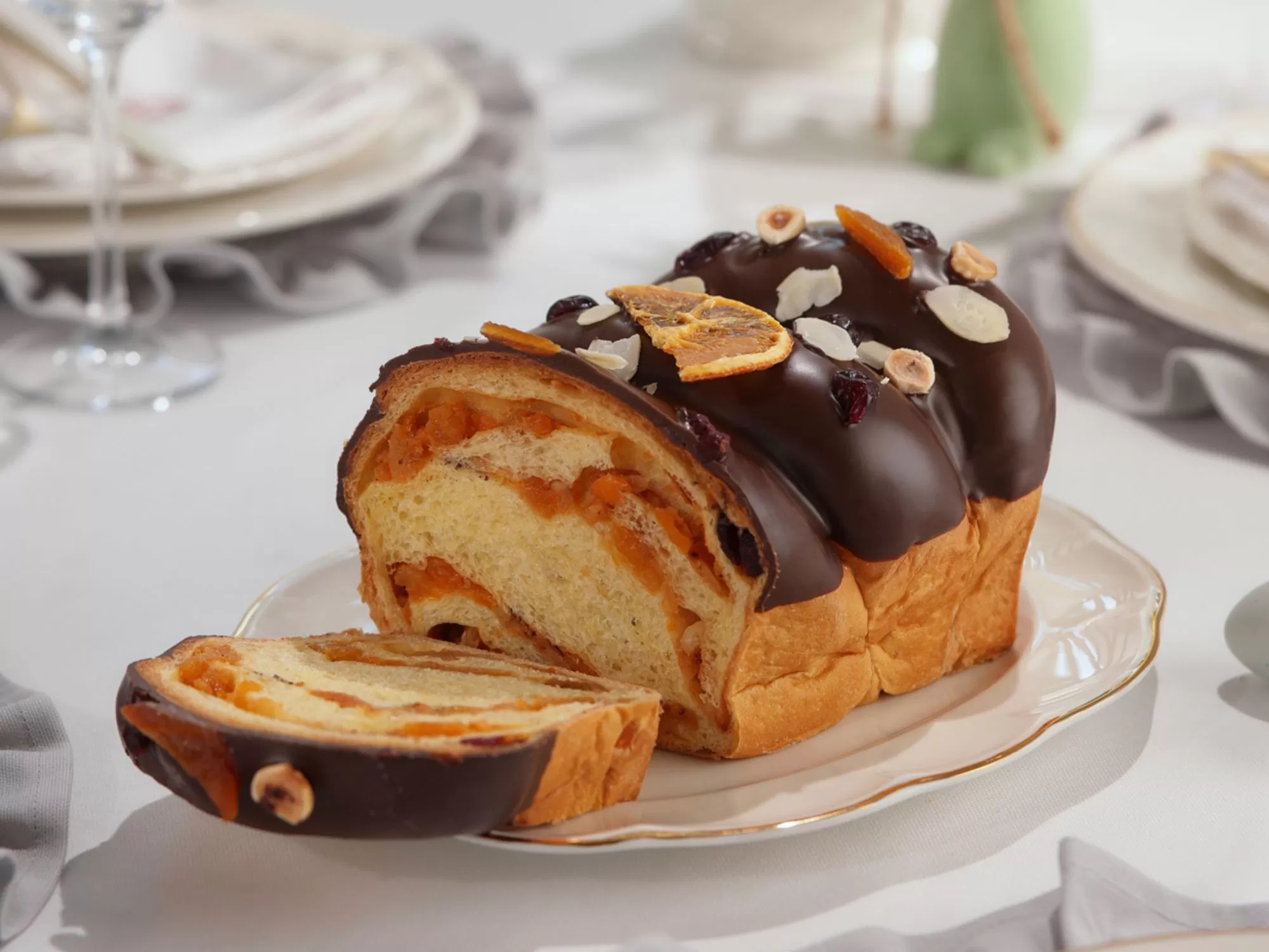 Ruladă cu caise, alune și migdale