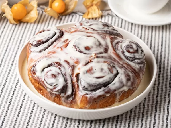 Cinnabon cu crema de mascarpone 