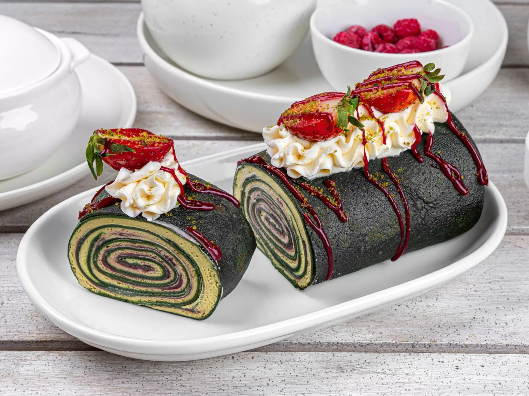 Desert din clatite cu fistic si zmeura