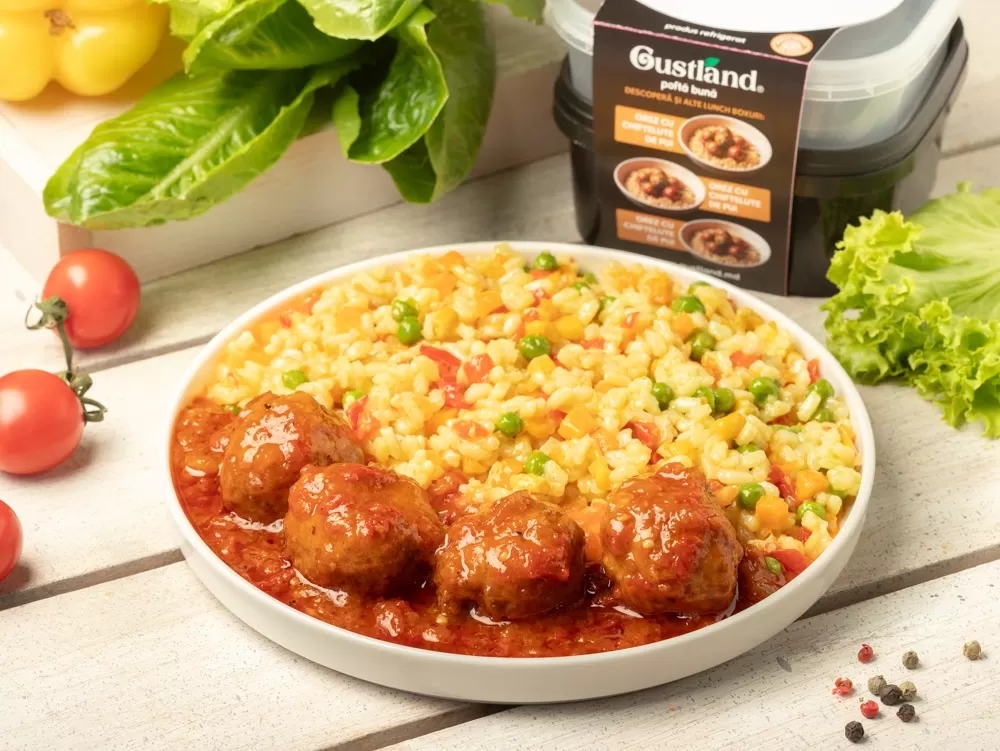 Lunch box Orez cu legume si chiftelute in sos