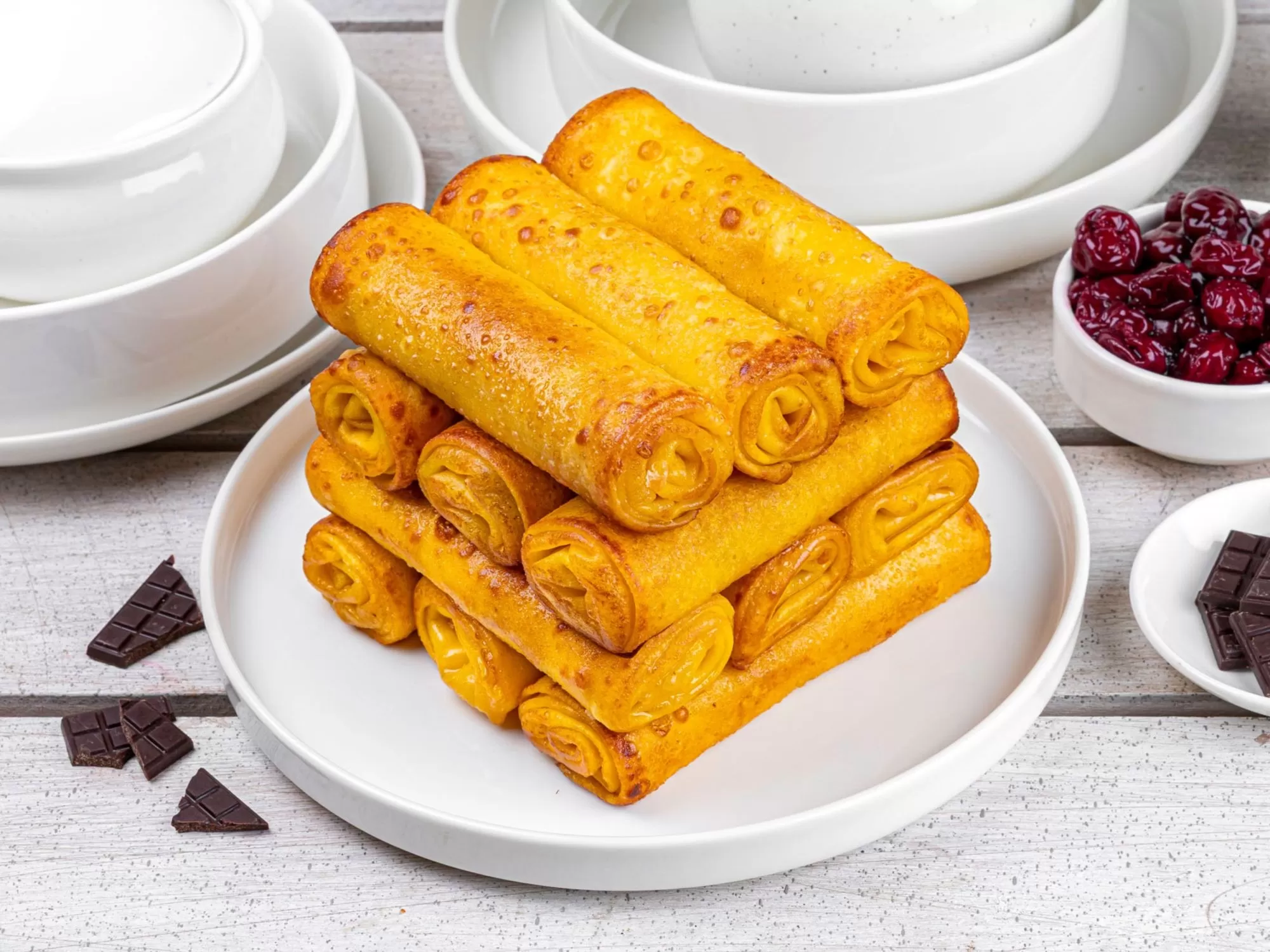 Clătite gratinate cu umplutură de vișine și ciocolată