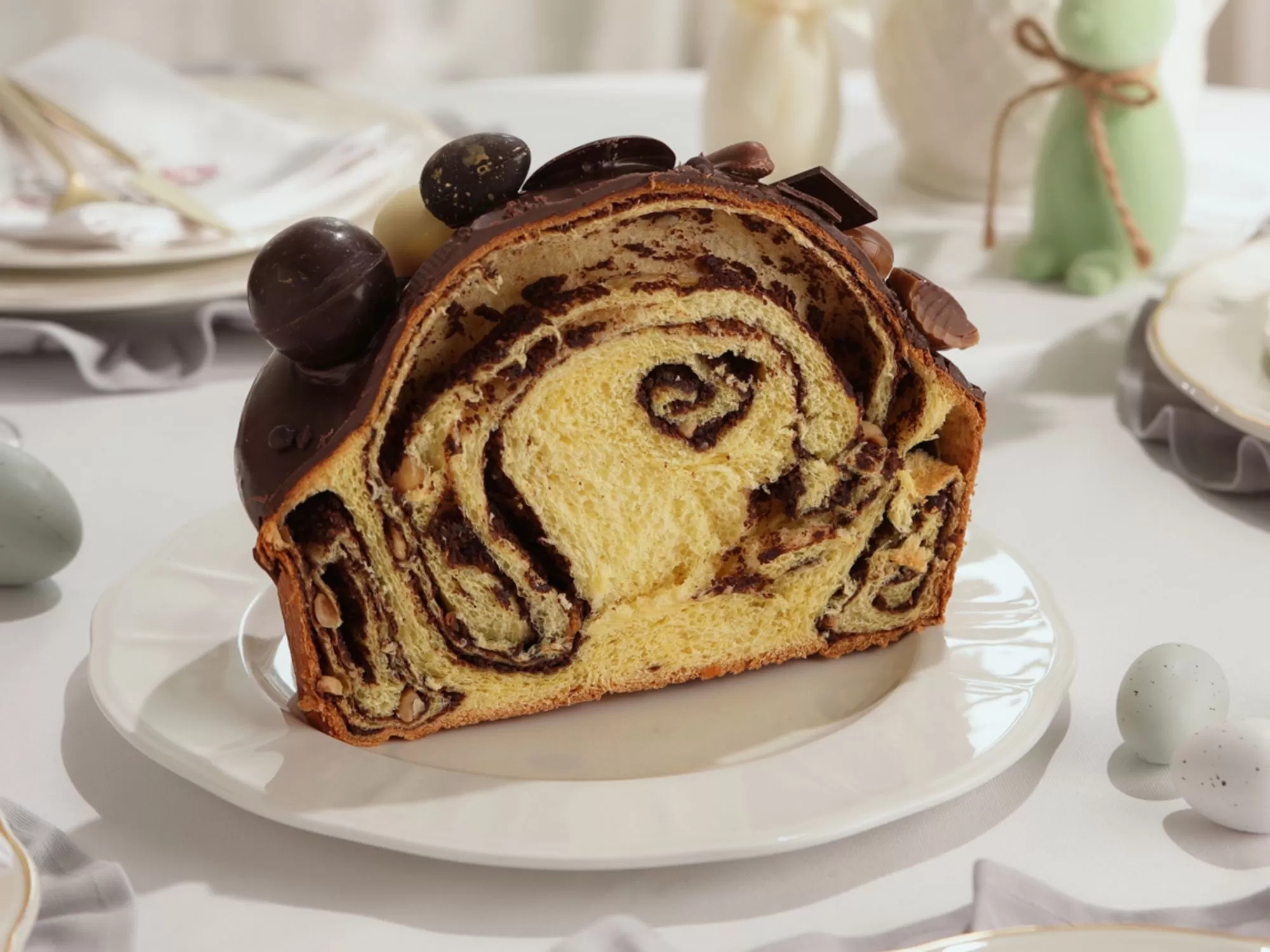 Cozonac cu ciocolată și alune