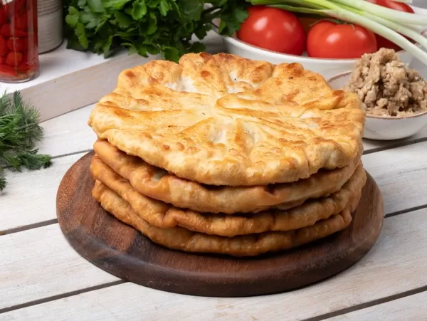 Pan-fried placindas with chicken meat