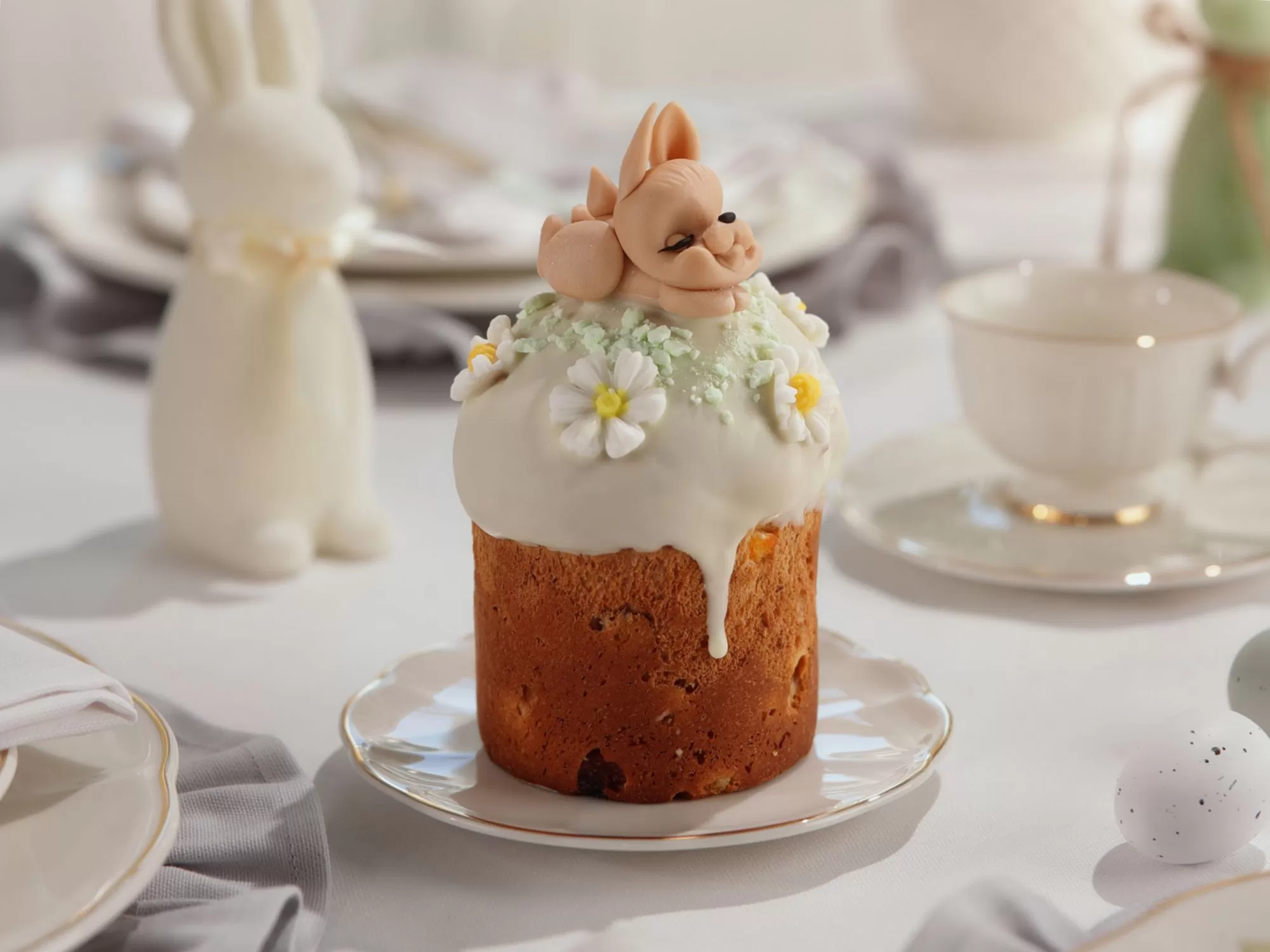 Cozonac cu stafide și fructe confiate Iepuraș