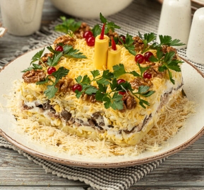 Salată cu pui și cașcaval Anul nou