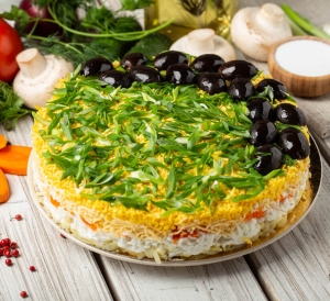 Salată Mimoza în straturi 